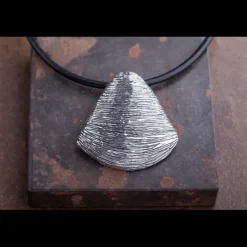 ERES DESIGN - Collana con ciondolo Sfogliatella