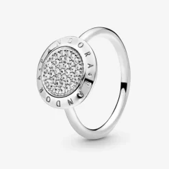 Pandora Anello con pavé e logo Pandora