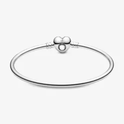 Pandora Bracciale Moments rigido con chiusura a cuore